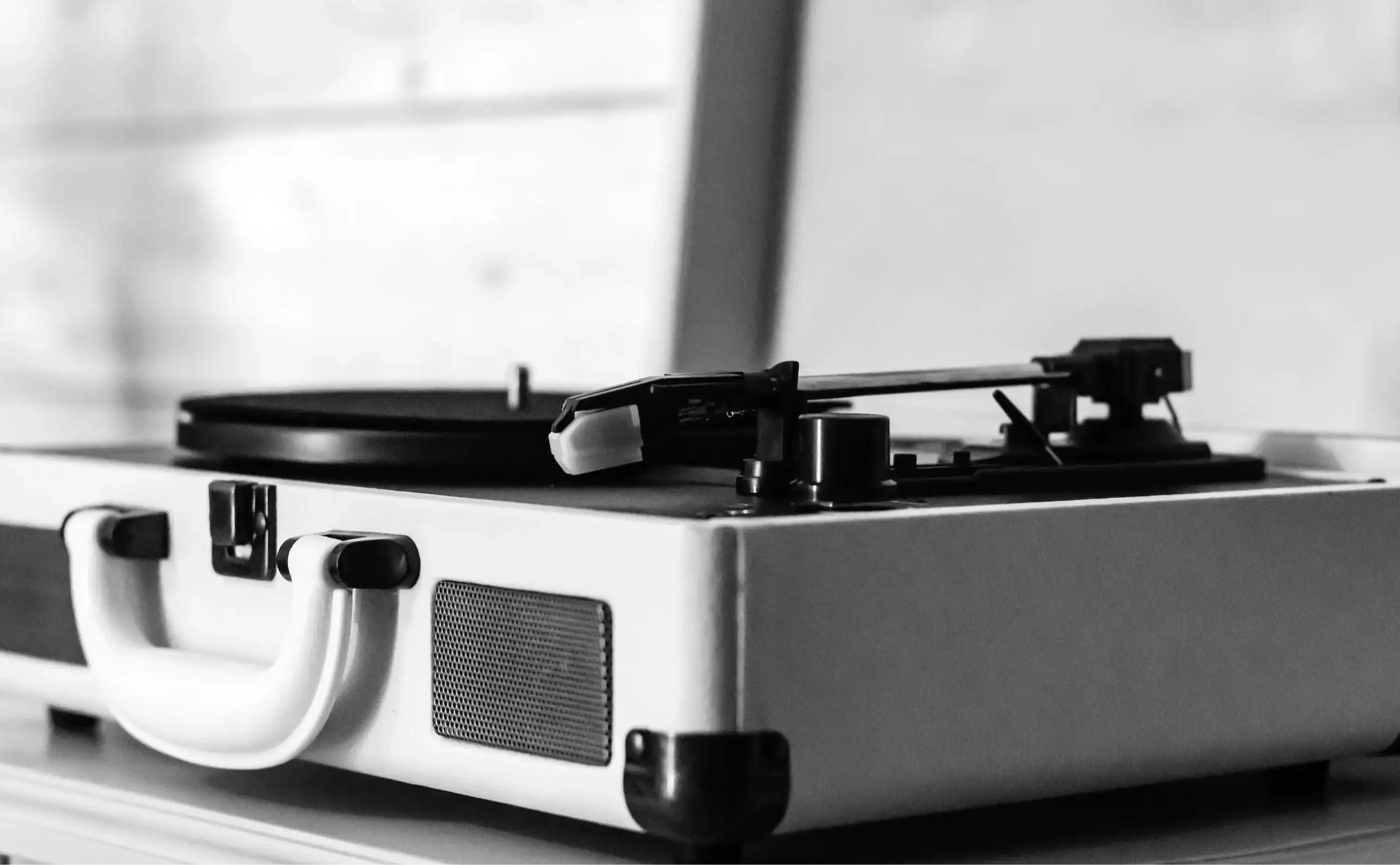 A record player sitting on top of a table